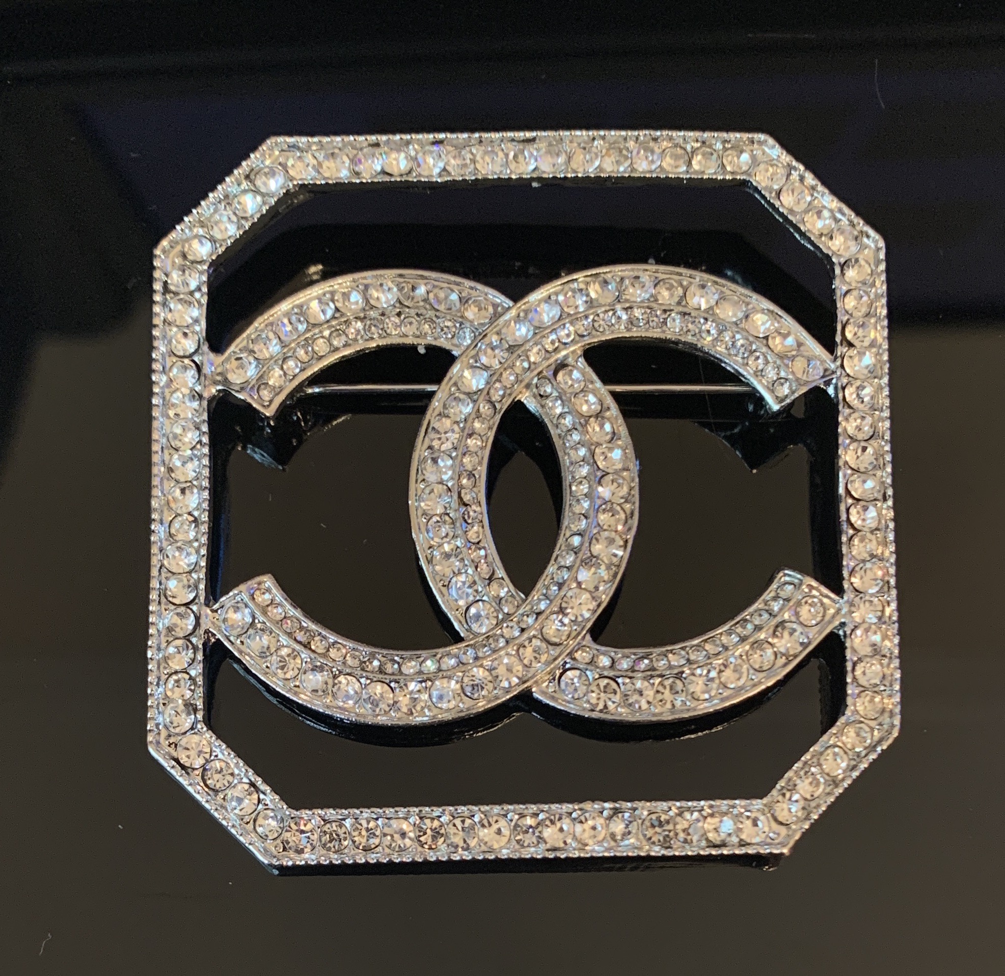 CHANEL 2017S SILVER CC LOGO WHITE AND PINK CRYSTALS SMALL BROOCH PIN –  Miami Lux Boutique